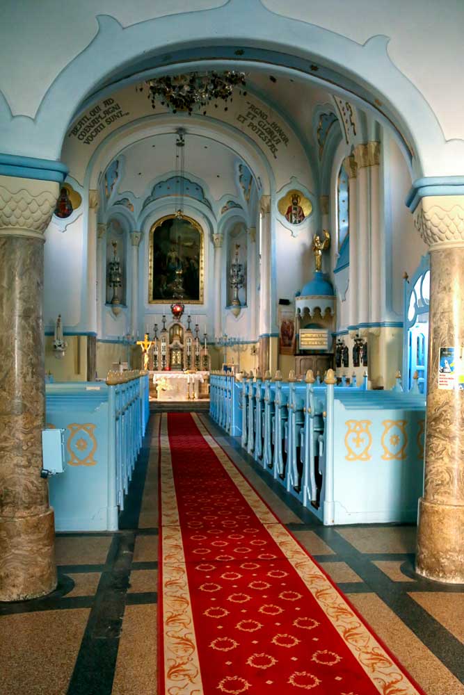 Wnętrze Kościółka Niebieskiego w Bratysławie