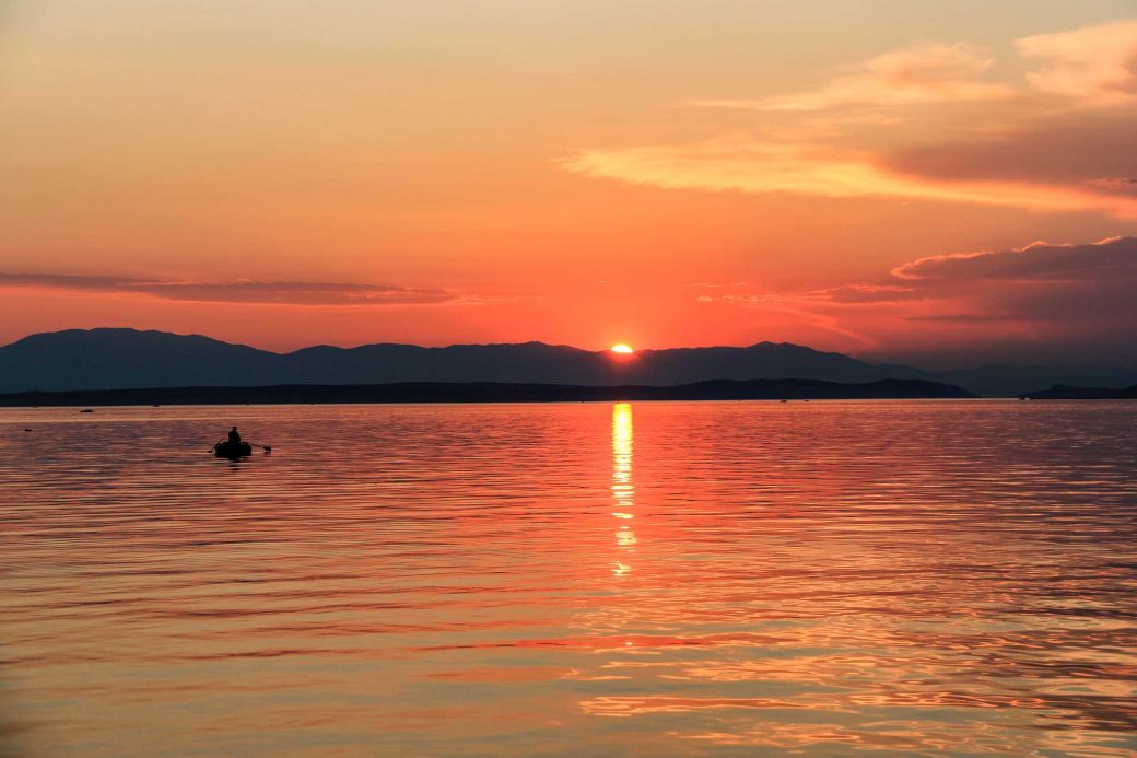 Zachód słońca na na chorwackim wybrzeżu w miejscowości Selce