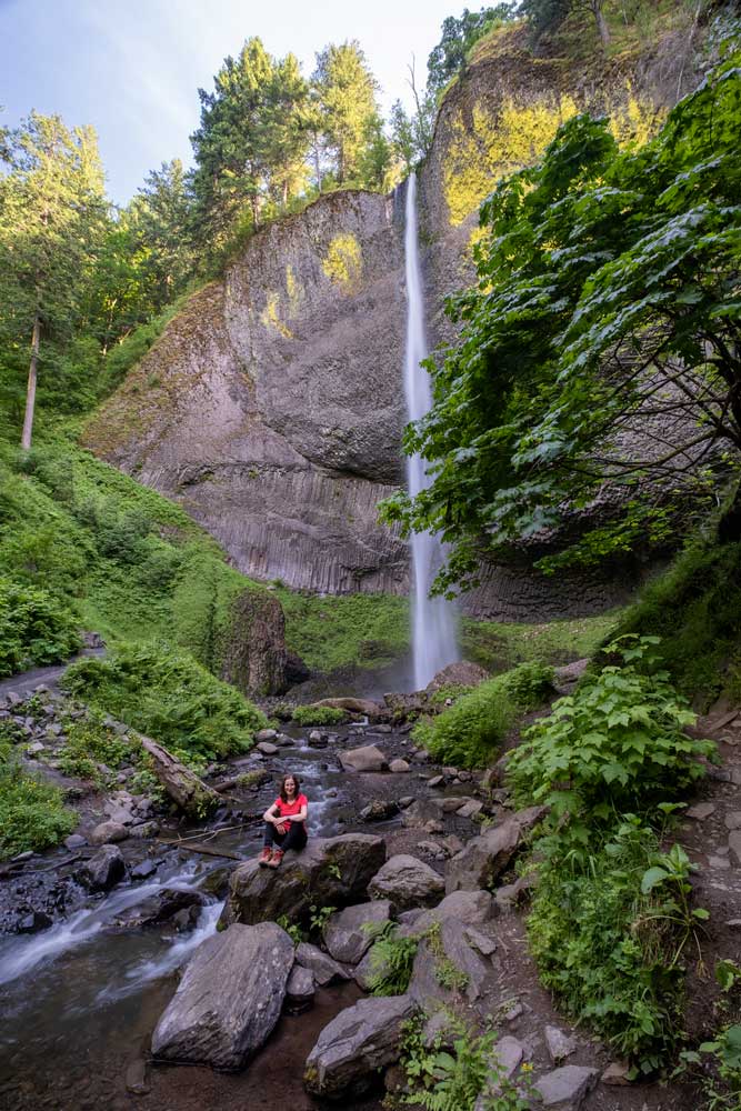 Wodospad Latourell Falls w wąwozie Columbia River Gorge w Oregonie
