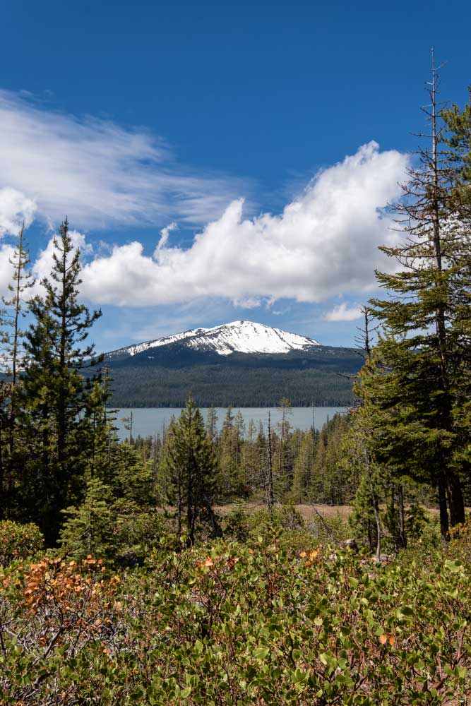 Góra Mt. Bailey nad jeziorem Diamond Lake w Oregonie
