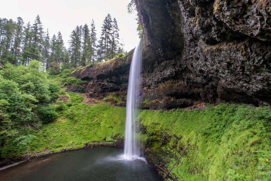 Wodospad South Falls w Parku Stanowym Silver Falls z podróży po Oregonie