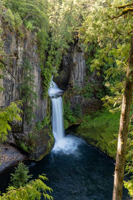 Wodospad Toketee Falls w Oregonie