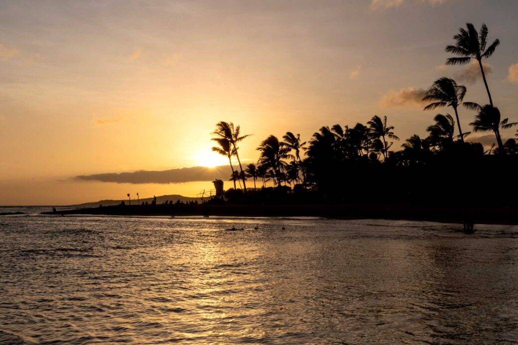 Zachód słońca na plaży Poipu na Kauai