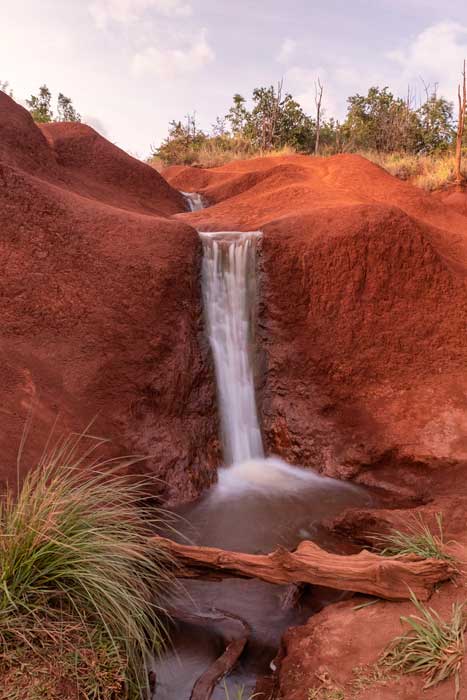 Red dirt waterfall czyli wodospad czerwonej ziemi na Kauai