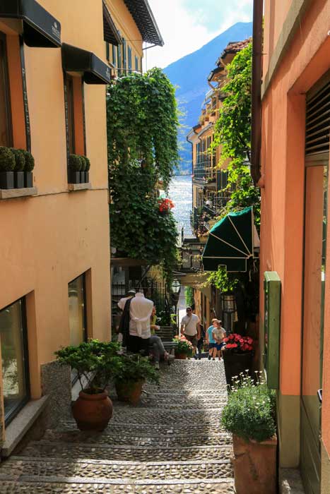 wąskie uliczki Bellagio nad Jeziorem Como