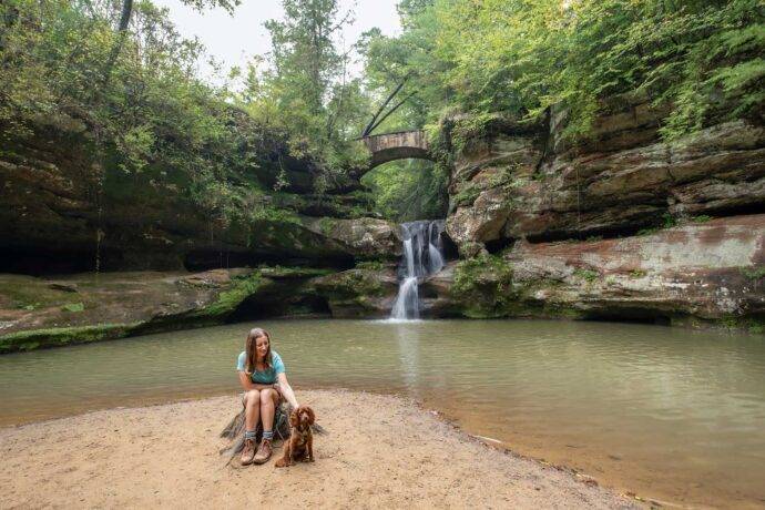 Wodospad Górny w Parku Stanowym Hocking Hills w stanie Ohio