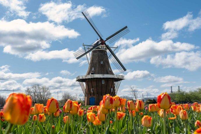 Autentyczny holenderski wiatrak w Windmill Island Gardens w Holland w stanie Michigan