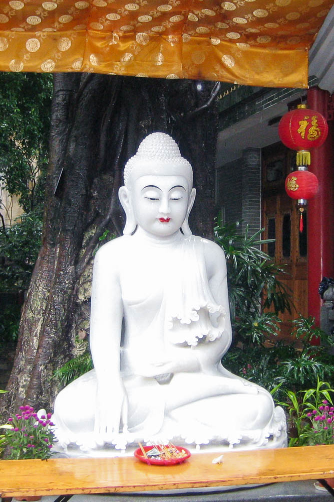 A white Buddha statue at Dafo Temple in Guangzhou, China