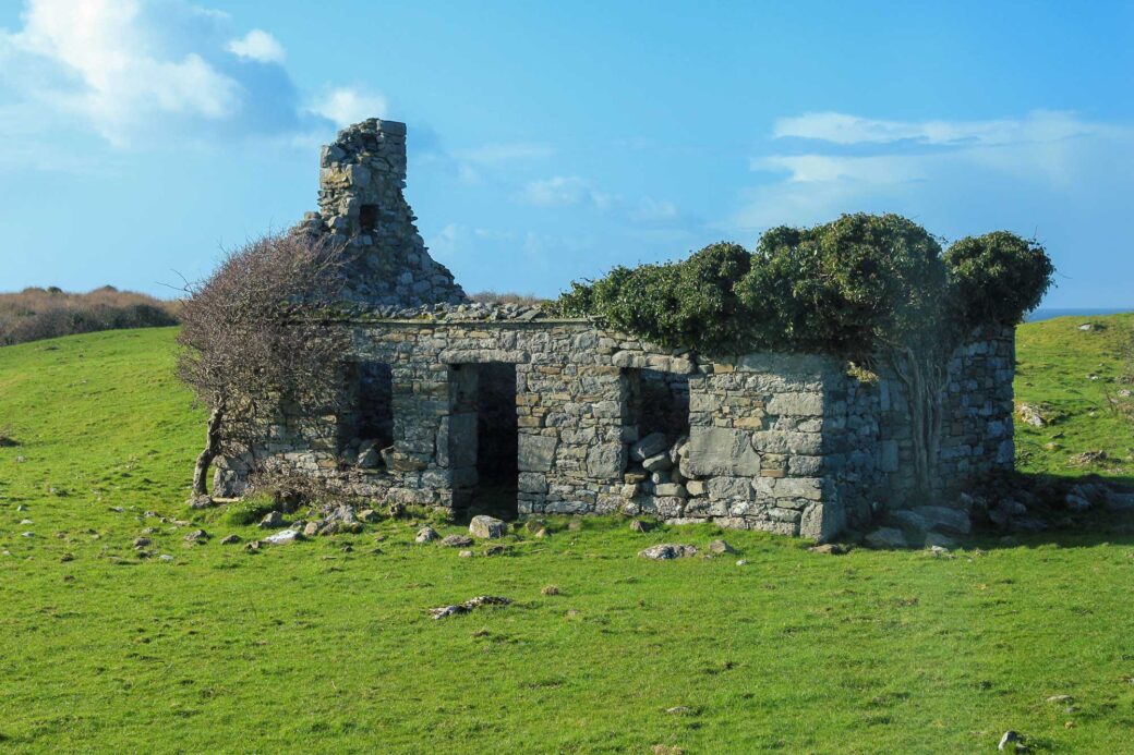 House ruins in Irish countryside